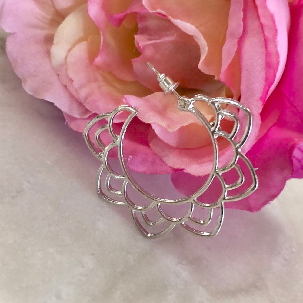 Open Flower Silver Plated Hoop Earrings - Picture 3 of 3